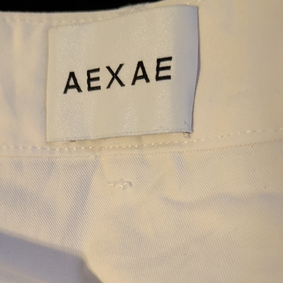 Elegant Cream Mini Skirt with Pockets - Picture 2 of 4